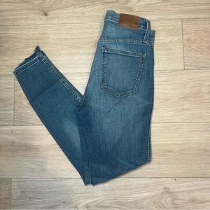 10" High-Rise Skinny Jeans Madewell. Like new.